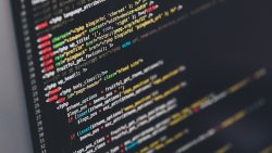 Laravel开发API接口时认证用户数据该用web.php还是api.php路由