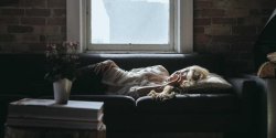 如何用DIV实现边框效果并适配响应式布局