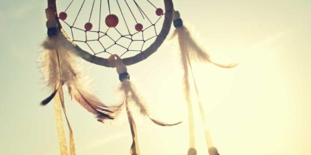 React useEffect 数据获取时如何处理 API 调用返回值？