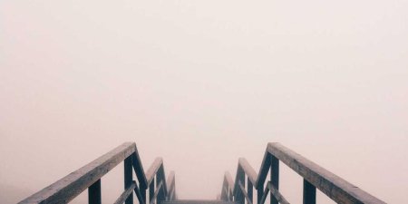Polars 中使用 pl.when 创建字符串条件列的正确方法是什么