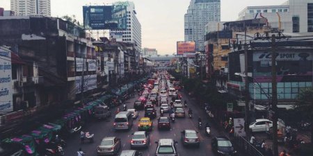 Java中怎么用CountDownLatch实现多线程之间的依赖控制