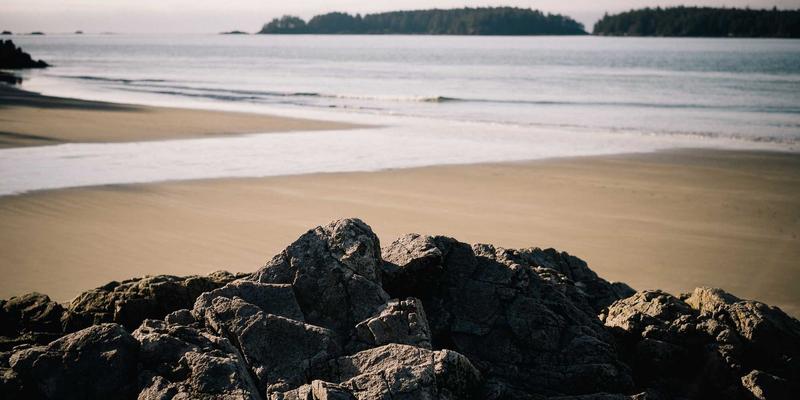 PHP如何使用文件缓存与内存缓存提升性能？