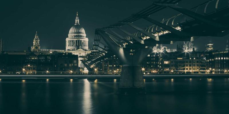 如何在项目中集成内容审核Moderation API实现推理安全过滤？