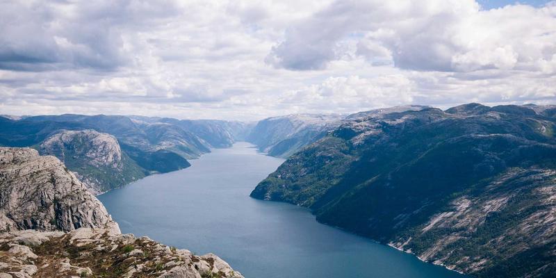 如何解决深度图反转?深度反转节点与归一化处理详解