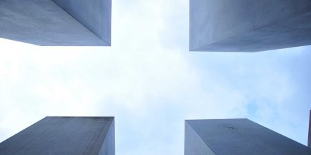 如何在Java ArrayList中高效检测并更新一维数组的重复元素？