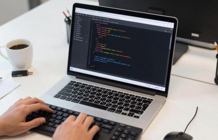 React表单输入控制与组件间状态同步怎么做？常用方案详解